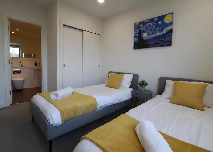 Van Gogh Apartment, Bedford - Fast Wifi, Gym & Free Parking