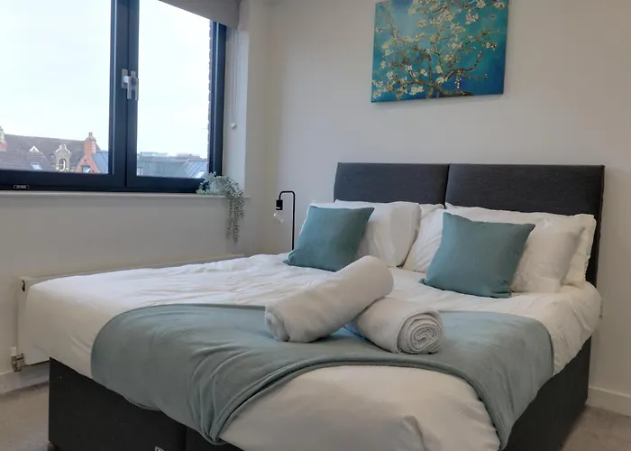 Van Gogh Apartment, Bedford - Fast Wifi, Gym & Free Parking