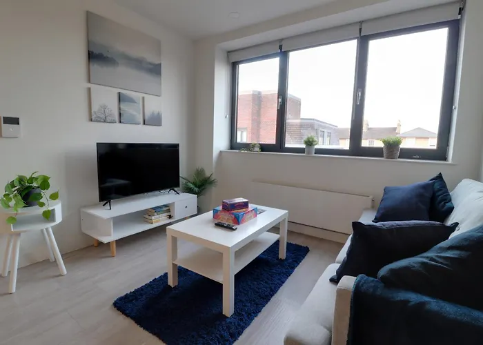 Van Gogh Apartment, Bedford - Fast Wifi, Gym & Free Parking