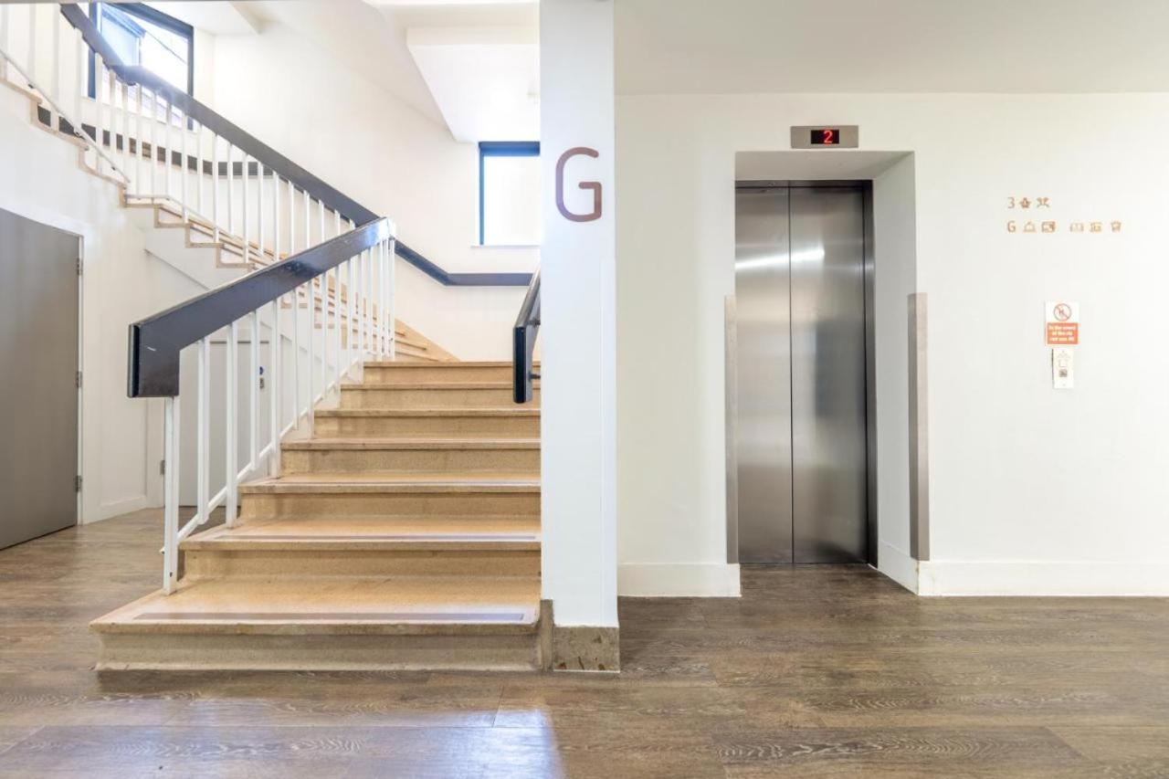 Gogh Apartment, - Fast Wifi, Gym & Free Parking * Bedford