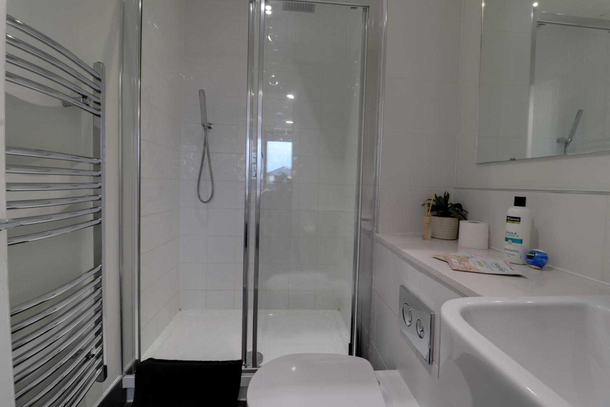 Gogh Apartment, - Fast Wifi, Gym & Free Parking Apartment