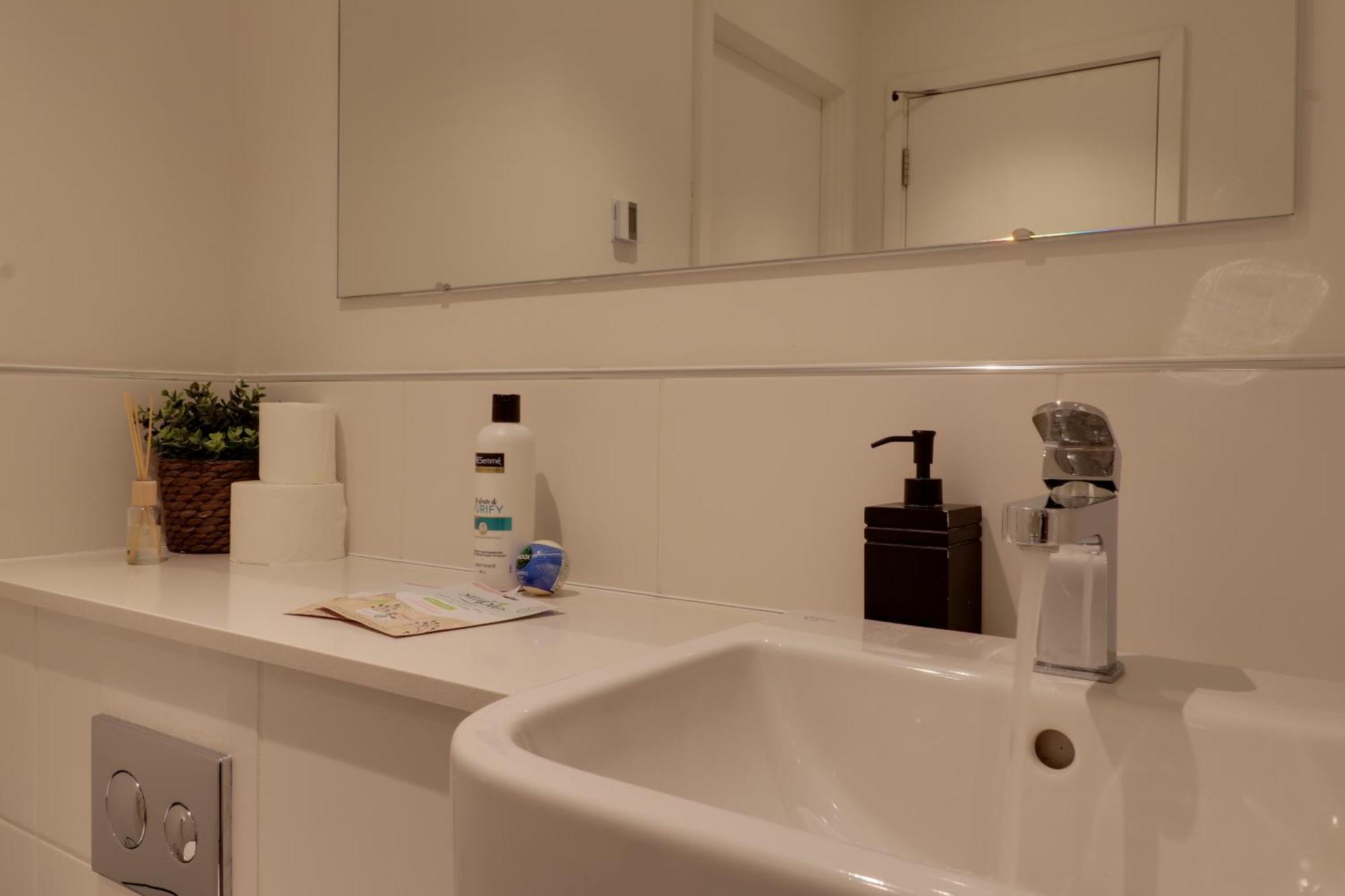 Apartment Gogh Apartment, - Fast Wifi, Gym & Free Parking *