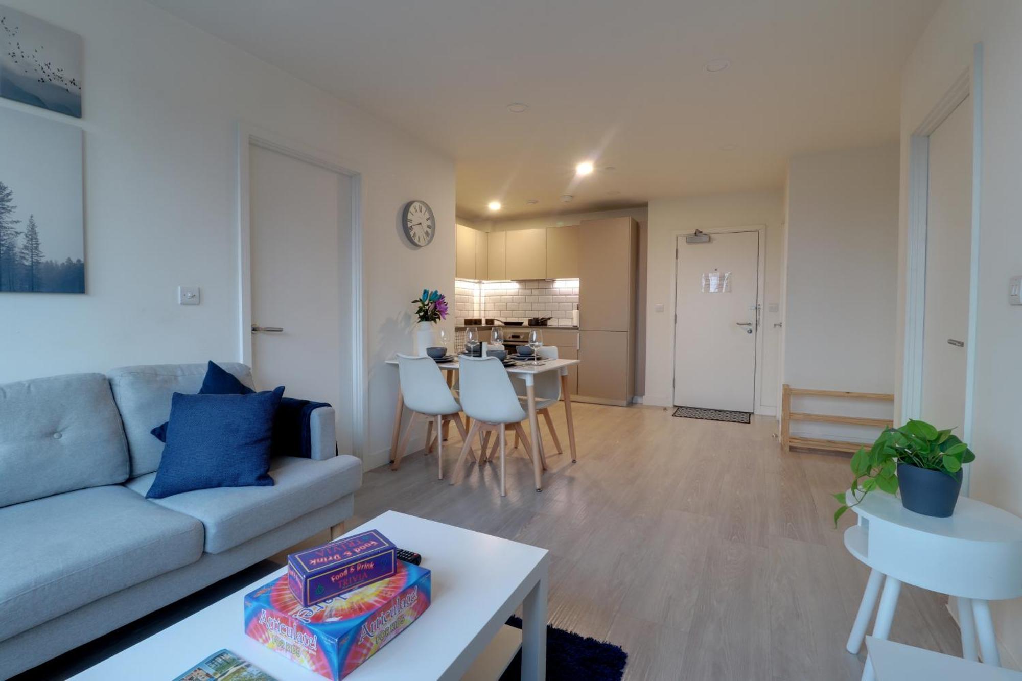 Gogh Apartment, - Fast Wifi, Gym & Free Parking * Bedford