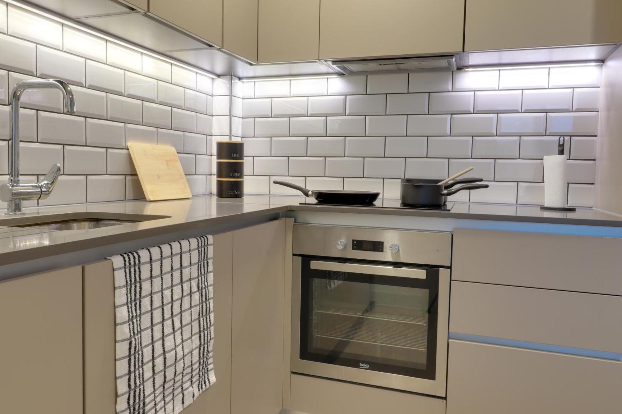 Gogh Apartment, - Fast Wifi, Gym & Free Parking *