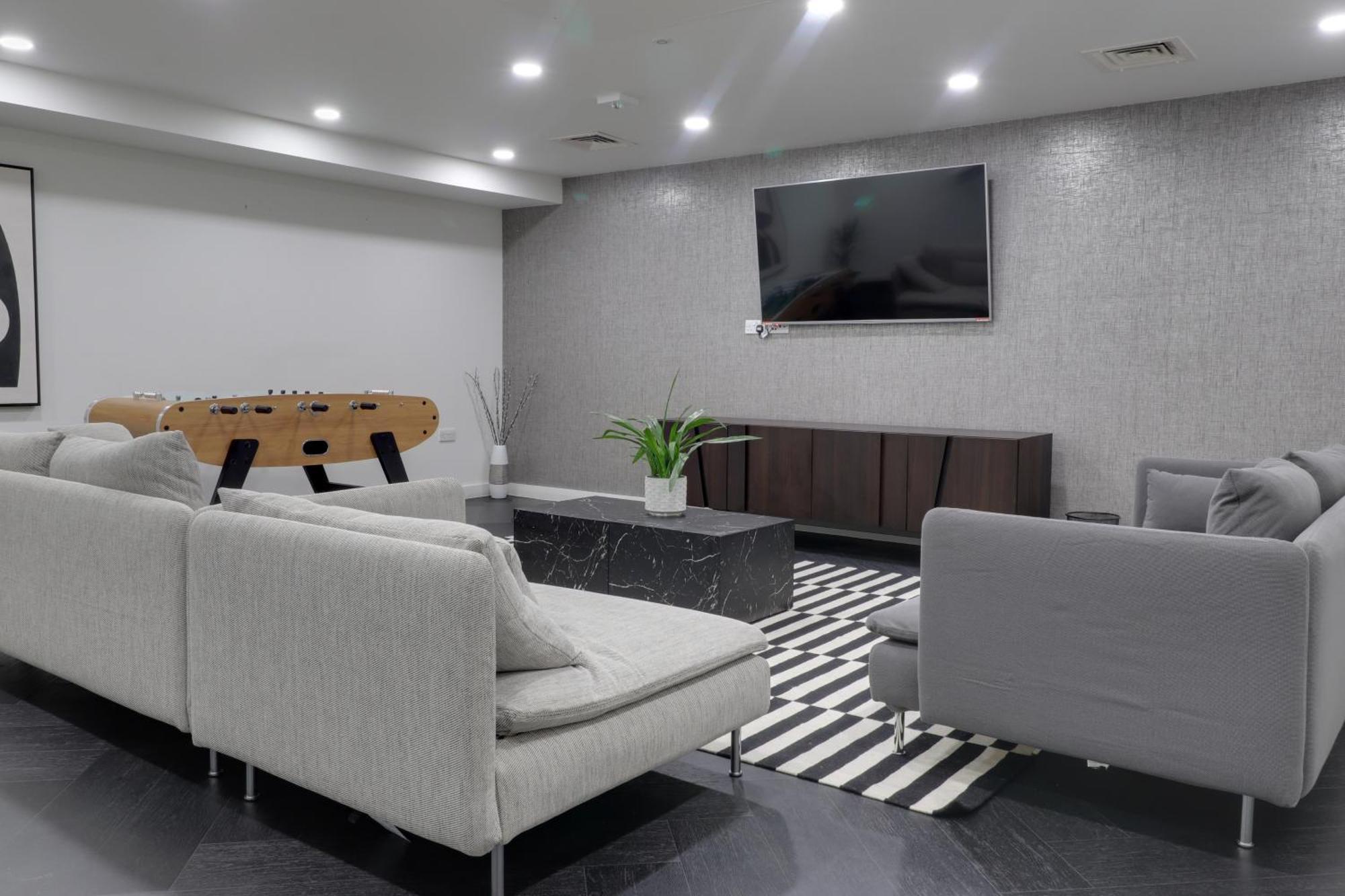 Gogh Apartment, - Fast Wifi, Gym & Free Parking Apartment