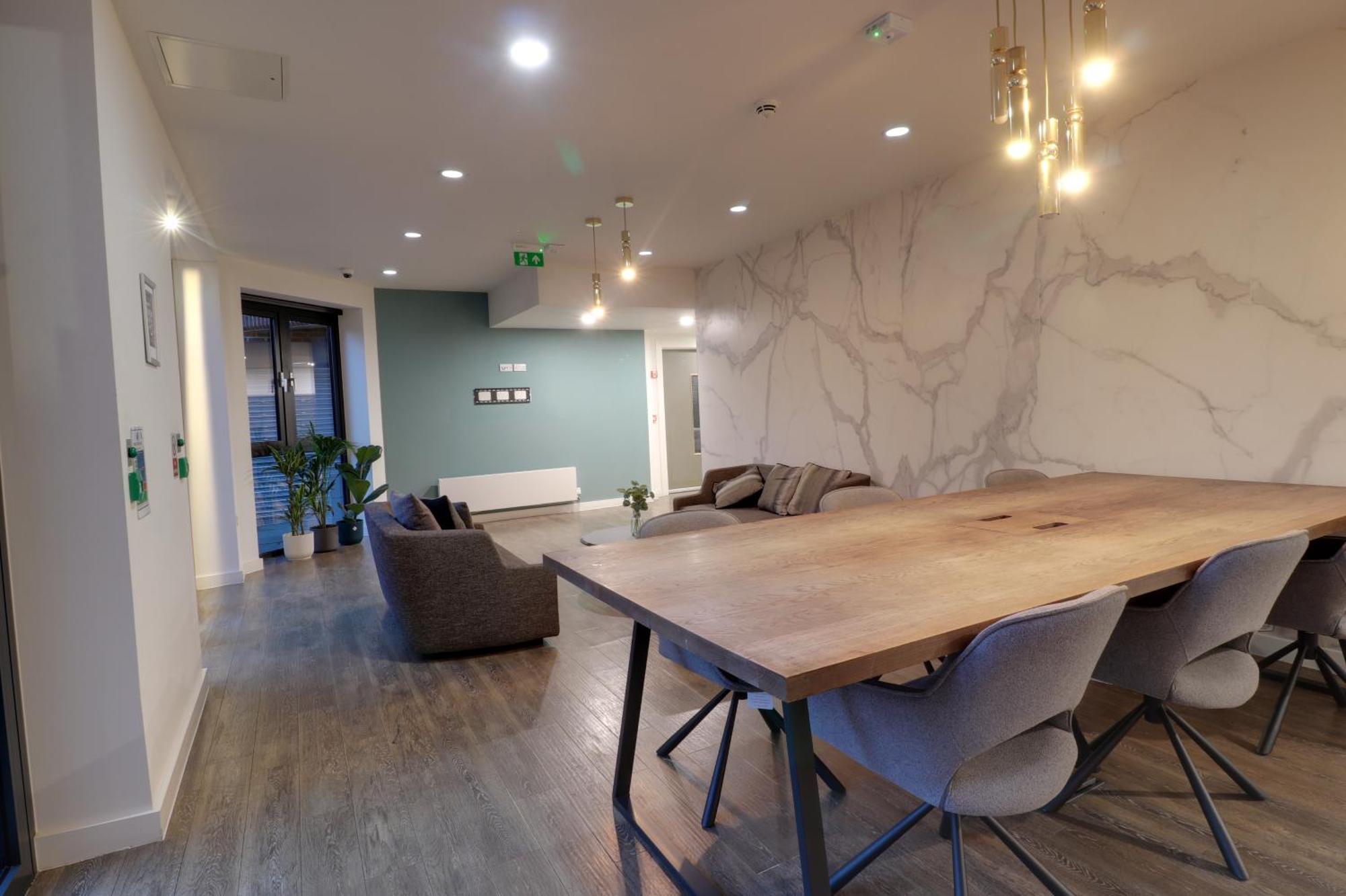 Gogh Apartment, - Fast Wifi, Gym & Free Parking * Bedford